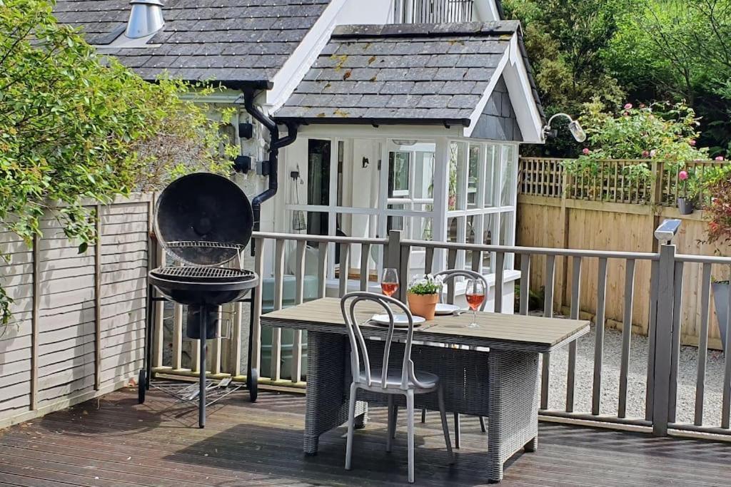 Bijou Coastal Apartment In Polperro With Hot Tub Onsite Parking Downhill Walk To Village Exterior foto