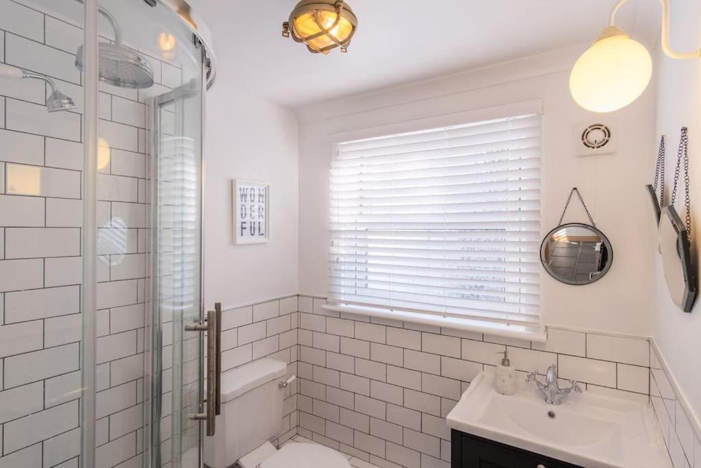 Bijou Coastal Apartment In Polperro With Hot Tub Onsite Parking Downhill Walk To Village Exterior foto