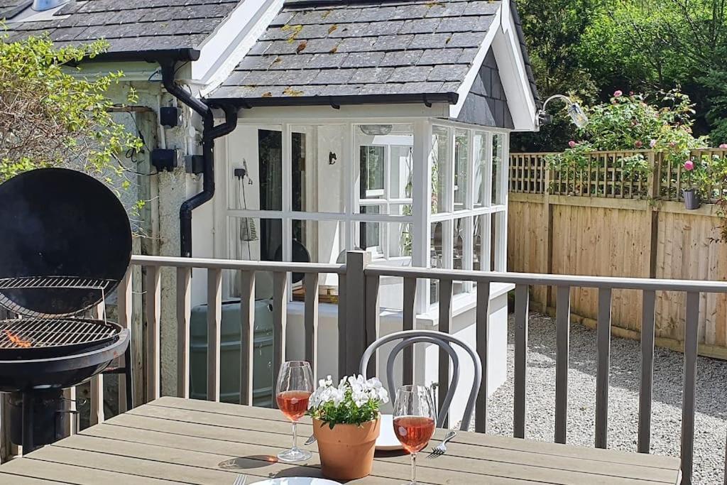 Bijou Coastal Apartment In Polperro With Hot Tub Onsite Parking Downhill Walk To Village Exterior foto