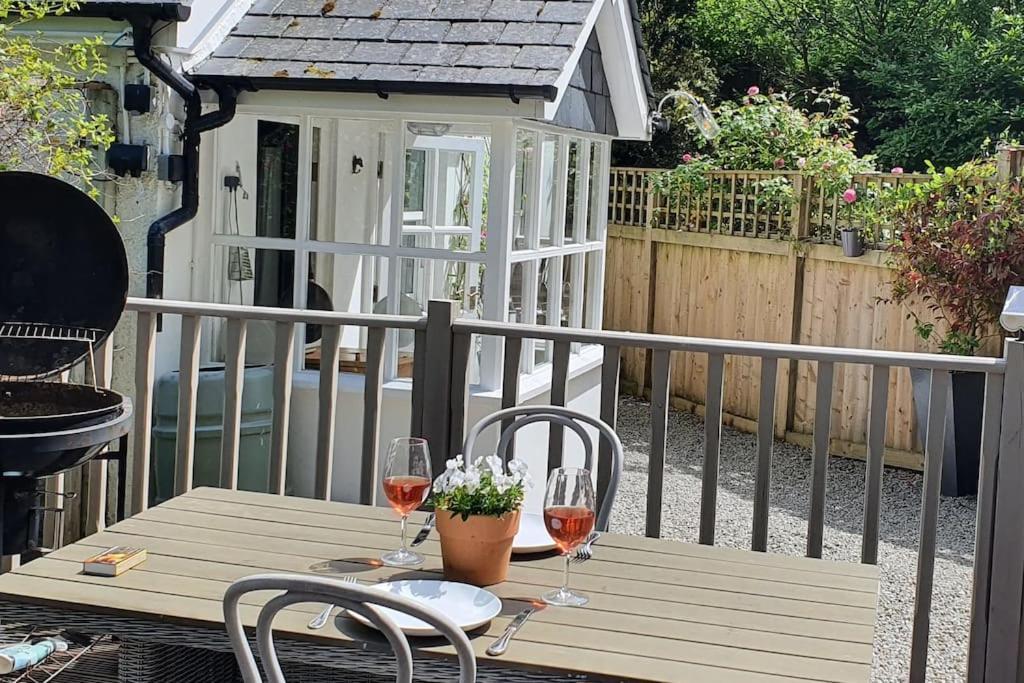 Bijou Coastal Apartment In Polperro With Hot Tub Onsite Parking Downhill Walk To Village Exterior foto
