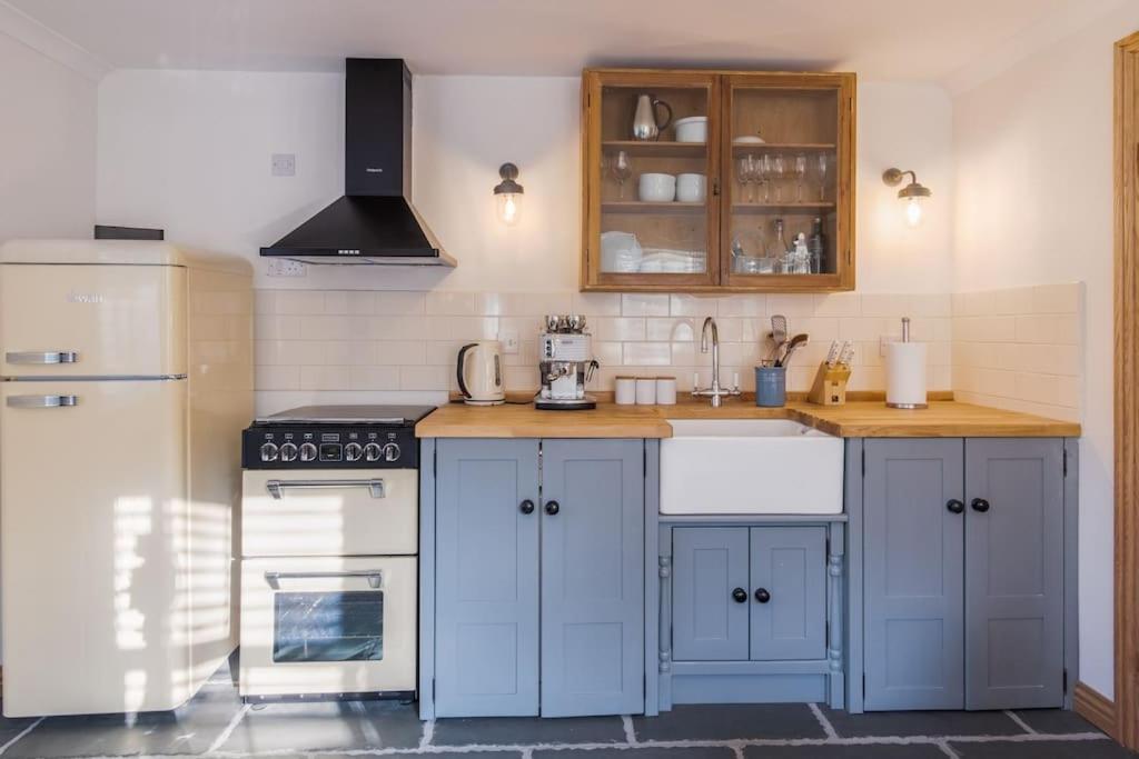 Bijou Coastal Apartment In Polperro With Hot Tub Onsite Parking Downhill Walk To Village Exterior foto