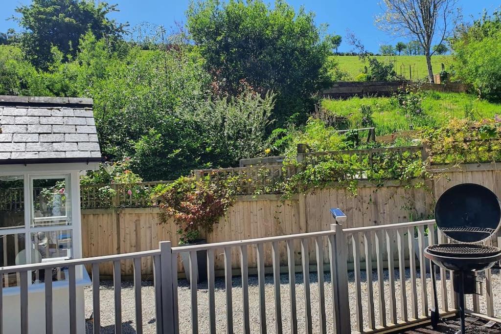 Bijou Coastal Apartment In Polperro With Hot Tub Onsite Parking Downhill Walk To Village Exterior foto